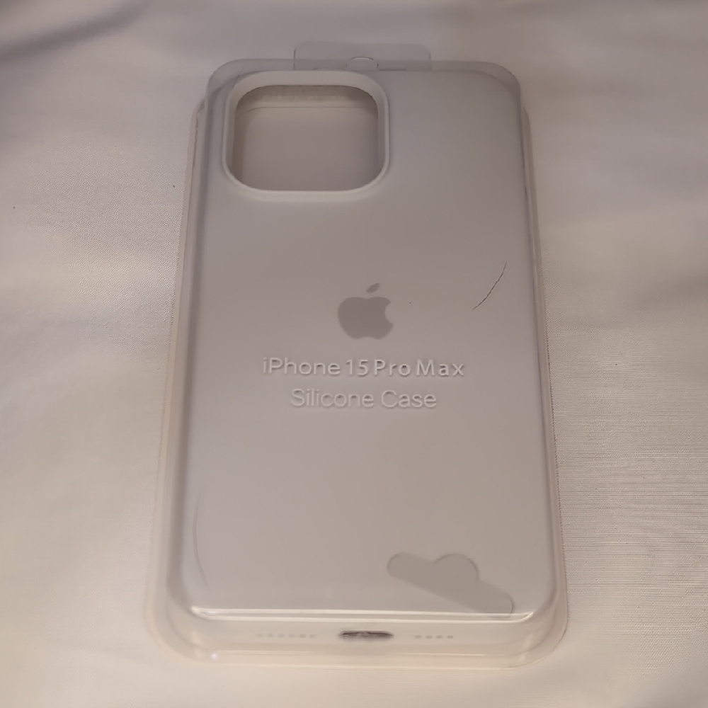 Apple iPhone 15 Pro Max Silicone Case - Cream